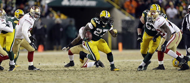 Green Bay Packers running back Eddie Lacy (27) rushes against San Francisco 49ers defense during the second half of an NFL wild-card playoff football game, Sunday, Jan. 5, 2014, in Green Bay, Wis. The 49ers won 23-20. (AP Photo/Mike Roemer)