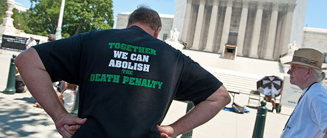 A man wears an anti-death penalty tee-shirt during the 20th annual Starvin' for Justice fast and vigil against the death penalty in front of the US Supreme Court in Washington on June 29, 2013. AFP PHOTO/Nicholas KAMM (Photo credit should read NICHOLAS KAMM/AFP/Getty Images)