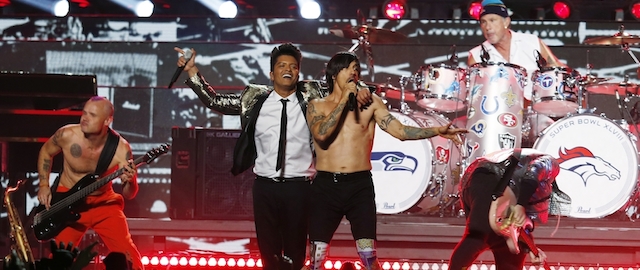 Bruno Mars, left, performs during the halftime show of the NFL Super Bowl XLVIII football game between the Seattle Seahawks and the Denver Broncos Sunday, Feb. 2, 2014, in East Rutherford, N.J. (AP Photo/Evan Vucci)