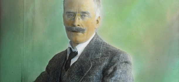 Lo scrittore Knut Hamsun a Bodö nel 1913, nel periodo in cui scrisse "Il risveglio della terra" (Dextra Photo)