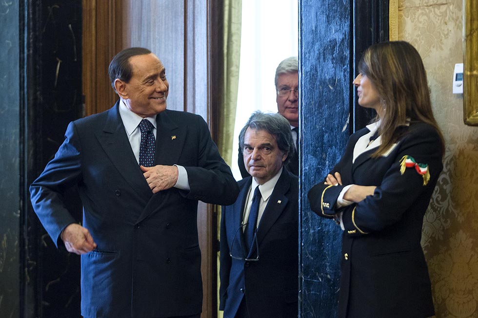 Silvio Berlusconi, Renato Brunetta, Paolo Romani dopo le consultazioni con il Presidente del Consiglio incaricato Matteo Renzi
(Roberto Monaldo / LaPresse)
