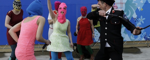 Il video delle Pussy Riot picchiate dai cosacchi