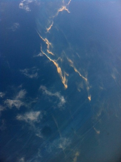 Una veduta aerea di una delle macchie di carburante avvistate da un aereo vietnamita impegnato nelle ricerche