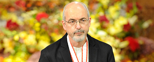 US video artist Bill Viola gestures after receiving the gold medal at the awards ceremony for the 23th Praemium Imperiale Awards in Tokyo on October 19, 2011. The Praemium Imperiale is a global arts prize awarded annually by the Japan Art Association. AFP PHOTO/Toru YAMANAKA (Photo credit should read TORU YAMANAKA/AFP/Getty Images)