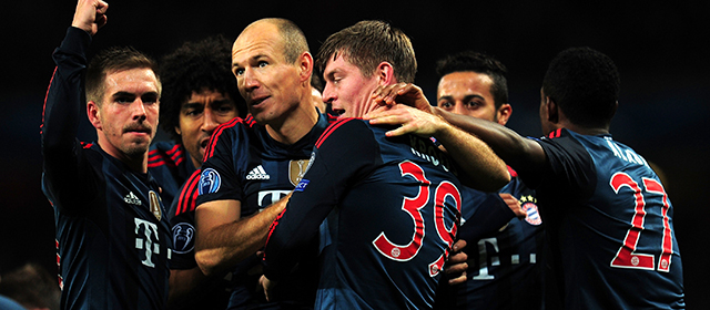 LONDON, ENGLAND - FEBRUARY 19: Arjen Robben of Bayern Muenchen congratulates Toni Kroos of Bayern Muenchen on scoring their first goal during the UEFA Champions League Round of 16 first leg match between Arsenal and FC Bayern Muenchen at Emirates Stadium on February 19, 2014 in London, England. (Photo by Shaun Botterill/Getty Images)