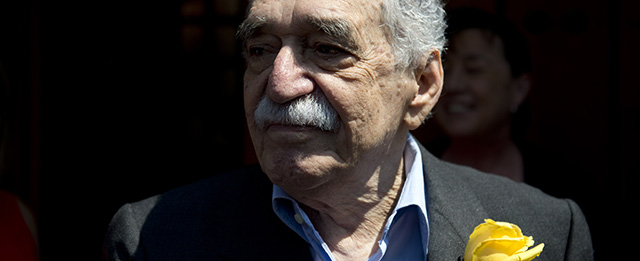 Nobel Literature prize-winning writer and journalist, Colombian Gabriel Garcia Marquez, sings the traditional birthday song with journalists while coming out from his house to meet the press during his 87th birthday, in Mexico City, on March 6, 2014. AFP PHOTO / Yuri CORTEZ (Photo credit should read YURI CORTEZ/AFP/Getty Images)