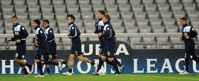 SSC Napoli's (L-R) Swiss midfielder Goekhan Inler, defender Gianluca Grava, Argentinian midfielder Mario Santana, Slovakian midfielder Marek Hamsik, Argentinian defender Federico Fernandez, Argentinian defender Hugo Campagnaro and striker Massimiliano Ammendola run during a training session on November 1, 2011 at the Munich stadium, southern Germany, on the eve of their Group A Champions League football match against Bayern Munich. AFP PHOTO / CHRISTOF STACHE (Photo credit should read CHRISTOF STACHE/AFP/Getty Images)