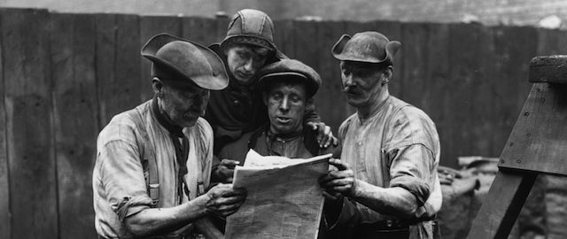 Strikers reading the latest news during the General Strike. (Photo by Fox Photos/Getty Images)
