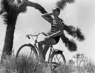 Tyrone Power in bici