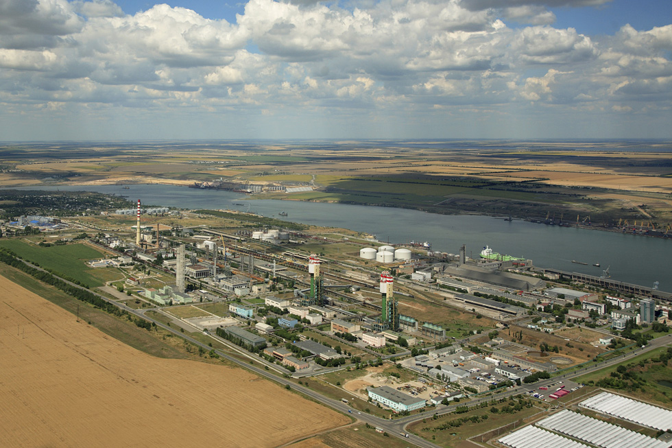 Кончается завод. Разрушение компании. Разрушенное предприятие. Руины завода площадь ильича. Разрушенные предприятия россии.