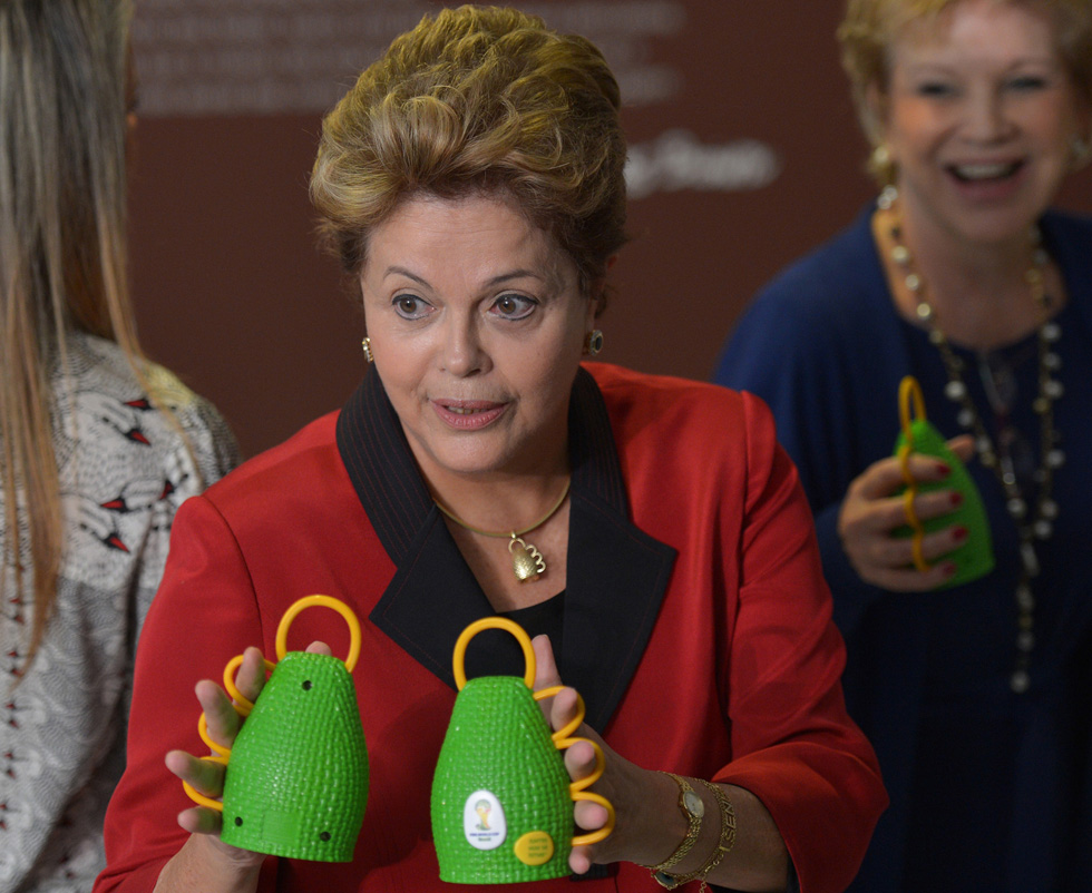 Dilma Rousseff-caxirola