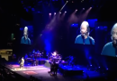 Barry Gibb canta "I'm on fire" di Bruce Springsteen