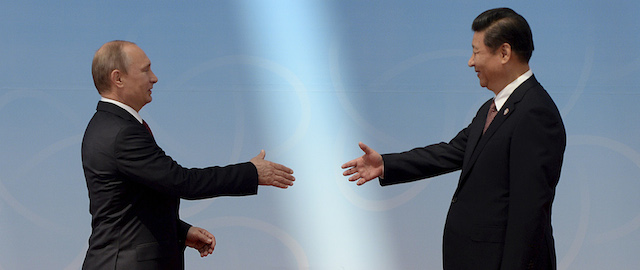 Il presidente russo Vladimir Putin e il presidente cinese Xi Jinping.
(AP Photo/Mark Ralston, Pool)