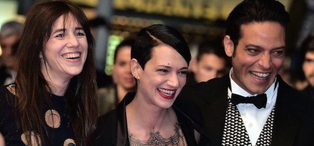 Charlotte Gainsbourg, Asia Argento e Gabriel Garko alla prima di Incompresa.
(BERTRAND LANGLOIS/AFP/Getty Images)