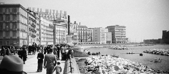 Napoli prima dell'arrivo di Adolf Hitler, nel 1938.
(Found Film - Matthew Ames)