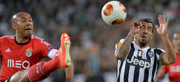 Juventus forward Carlos Tevez, of Argentina, right, challenges for the ball with Benfica defender Luisao during the Europa League semifinal second leg soccer match between Juventus and Benfica at the Juventus stadium, in Turin, Italy, Thursday, May 1, 2014. (AP Photo/ Massimo Pinca)
