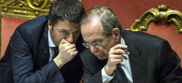 Foto Roberto Monaldo / LaPresse
24-02-2014 Roma
Politica
Senato - Fiducia governo Renzi
Nella foto Matteo Renzi, Pier Carlo Padoan

Photo Roberto Monaldo / LaPresse
24-02-2014 Rome (Italy)
Senate - Vote of confidence on Renzi's Government 
In the photo Matteo Renzi, Pier Carlo Padoan