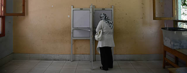 Un seggio nel quartiere del Cairo di al-Manial, 27 maggio 2014.
(Jonathan Rashad/Getty Images)