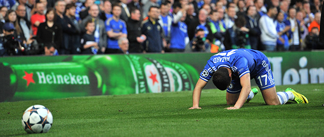 Chelsea's Belgian midfielder Eden Hazard (R) falls to the ground during the UEFA Champions League semi-final second leg football match between Chelsea and Atletico Madrid at Stamford Bridge in London on April 30, 2014. AFP PHOTO / GLYN KIRK (Photo credit should read GLYN KIRK/AFP/Getty Images)
