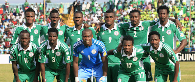 La nazionale della Nigeria priam di una partita di qualificazione ai Mondiali giocata contro l'Etiopia a Calabar, in Nigeria.
(AP Photo/Sunday Alamba, File)