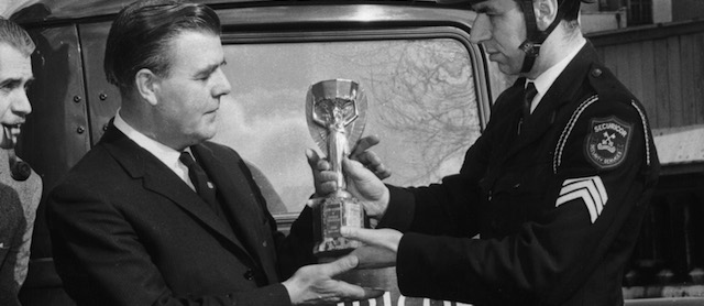 18th March 1966: A security guard hands over the Jules Rimet World Cup Trophy to Ernie Allen (Sales Manager of Stanley Gibbons) at Central Hall in London before the 1966 World Cup. (Photo by J. Wilds/Keystone/Getty Images)