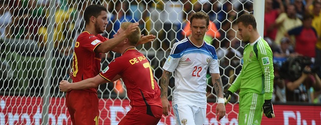 Belgium's midfielder Kevin De Bruyne (2nd-L) hugs forward Eden Hazard (L) next to Russia's goalkeeper Igor Akinfeev (R) and defender Andrei Yeshchenko (2nd-R) after their team scored a goal during the Group H football match between Belgium and Russia at the Maracana Stadium in Rio de Janeiro during the 2014 FIFA World Cup on June 22, 2014. Belgium won 1-0. AFP PHOTO / CHRISTOPHE SIMON