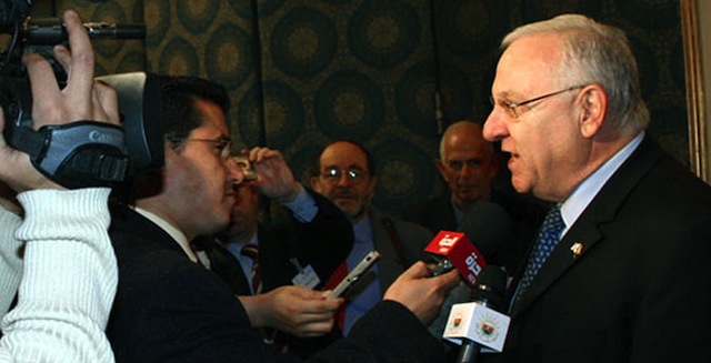 Knesset speaker Reuven Rivlin, right, talks to reporters as he participates in the European-Mediterranean Interparliamentary Conference, in Cairo, Monday, March 14, 2005. Parliamentary delegations from 27 nations will participate in the conference - 15 from the European Union and 12 from the Mediterranean. (AP Photo/Str)