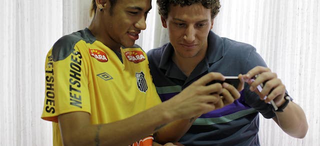 Santos' soccer players Neymar, left, and Elano, of Brazil, look at a cell phone after an interview in Santos, Brazil, Saturday Oct. 15, 2011. (AP Photo/Nelson Antoine)