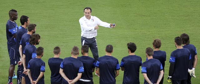 Italy manager Cesare Prandelli talks to his team during a training session at Arena da Amazonia in Manaus, Brazil, Friday, June 13, 2014. Italy plays in group D of the 2014 soccer World Cup. (AP Photo/Martin Mejia)