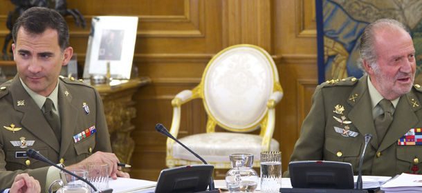 MADRID, SPAIN - MAY 30: Prince Felipe of Spain (L) and King Juan Carlos of Spain (R) preside the meeting of National Defence Council at Zarzuela Palace on May 30, 2011 in Madrid, Spain. (Photo by Carlos Alvarez/Getty Images)