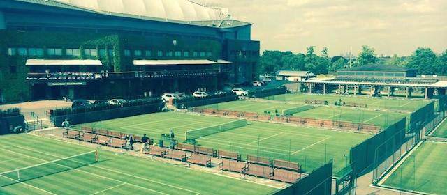 Campi con l'erba tagliata e le reti montate, 16 maggio 2014.
(Wimbledon Groundsman)