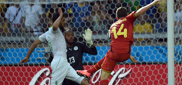 Belgium's forward Dries Mertens (R) shoots to score against Algeria's goalkeeper Rais Mbohli (C) during a Group H football match between Belgium and Algeria at the Mineirao Stadium in Belo Horizonte during the 2014 FIFA World Cup on June 17, 2014. AFP PHOTO / CHRISTOPHE SIMON