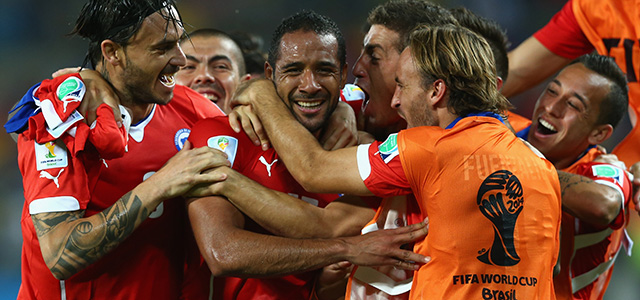 CUIABA, BRAZIL - JUNE 13: Jean Beausejour of Chile (C) celebrates scoring his teams third goal with teammates during the 2014 FIFA World Cup Brazil Group B match between Chile and Australia at Arena Pantanal on June 13, 2014 in Cuiaba, Brazil. (Photo by Clive Brunskill/Getty Images)