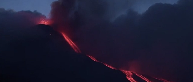 La spettacolare eruzione dell’Etna – video