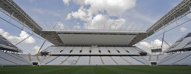 Costruito nel 2014, ha 65.807 posti.
È stato costruito in occasione dei Mondiali e quando finiranno diventerà il nuovo stadio del Corinthians Paulista. La prima partita che ci verrà giocata sarà la partita inaugurale dei Mondiali: Brasile-Croazia, il 12 giugno.
(NELSON ALMEIDA/AFP/Getty Images)