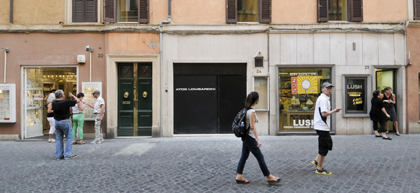 Foto LaPresse
14-08-2013 Roma
Cronaca
Negozi aperti nelle vie dello shopping, chiusure dei negozi nelle vie minori,
