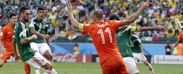 Netherlands' Arjen Robben, center, goes down to win a penalty during the World Cup round of 16 soccer match between the Netherlands and Mexico at the Arena Castelao in Fortaleza, Brazil, Sunday, June 29, 2014. Netherlands won the match 2-1. (AP Photo/Wong Maye-E)