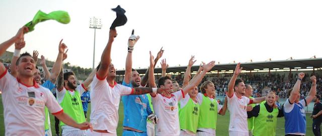 Foto francesco mazzitello - LaPresse
02-06-2013 Crotone ( Italia )
Sport Calcio
Crotone vs Bari
Campionato italiano di calcio Serie B bwin 2013- 2014
Nella foto: i giocatori del bari festeggiano a fine gara
Photo francesco mazzitello - LaPresse
03-06- 2013 Crotone ( Italy )
Sport Soccer Crotone vs Trapani
Italian Football Championship League B bwin 2013- 2014
In the pic: bari players celebrates at final whistle