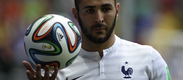 France's forward Karim Benzema holds the ball during the round of 16 football match between France and Nigeria at the Mane Garrincha National Stadium in Brasilia during the 2014 FIFA World Cup on June 30, 2014. AFP PHOTO / FRANCK FIFE