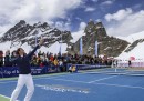 La partita di tennis fra Roger Federer e Lindsay Vonn (vicino a un ghiacciaio)