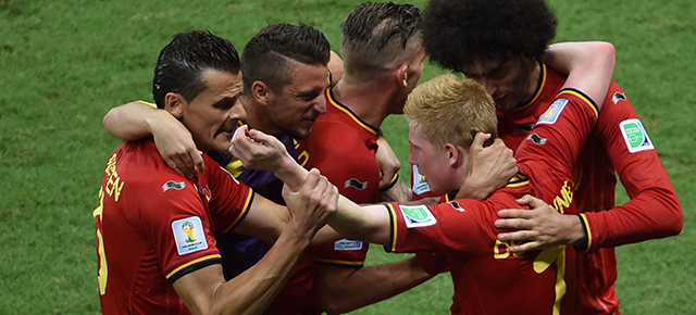 Belgium's midfielder Kevin De Bruyne (2nd R) celebrates with teammates after scoring the 1-0 during a Round of 16 football match between Belgium and USA at Fonte Nova Arena in Salvador during the 2014 FIFA World Cup on July 1, 2014. AFP PHOTO / PEDRO UGARTE