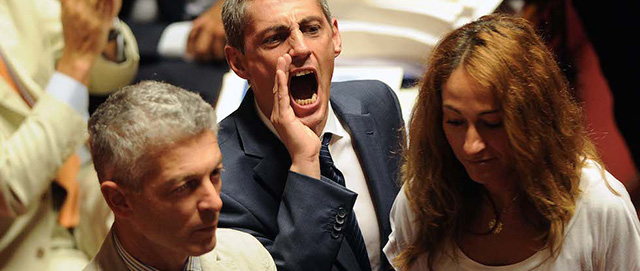 Foto di una giornata complicata in Senato