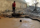 I crateri delle bombe trasformati in piscine ad Aleppo