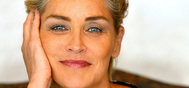 Sharon Stone (56) fotografat al Country Club di Woodcock Township, a Crawford County in Pennsylvania, durante un evento per promuovere la crescita economica di Crawford County, dov'è cresciuta. 
(AP Photo/Erie Times-News, Jarid A. Barringer)