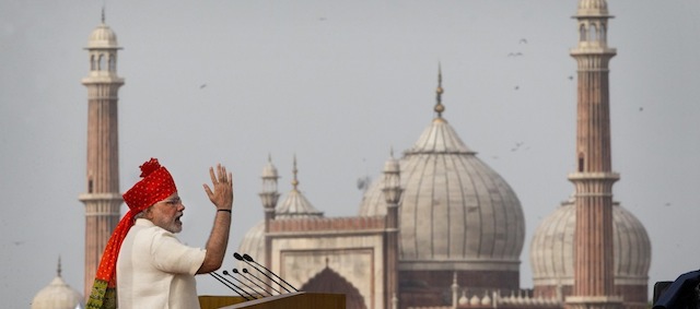 Il primo ministro indiano Narendra Modi mentre parla dal Forte Rosso di Delhi.
(AP Photo /Manish Swarup)