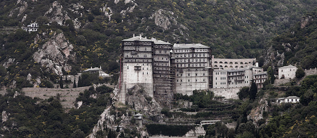 Il monastero di Simonos Petra sul monte Athos, in una foto non datata
(AP Photo/Dimitri Messinis)