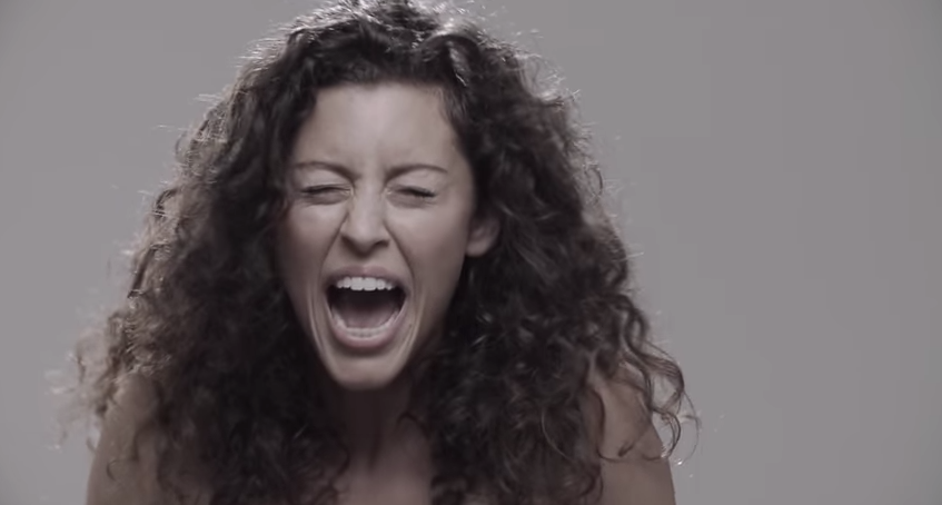 Gente che prende la scossa