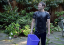 Ice Bucket Challenge, i video con la gente che si tira il ghiaccio addosso