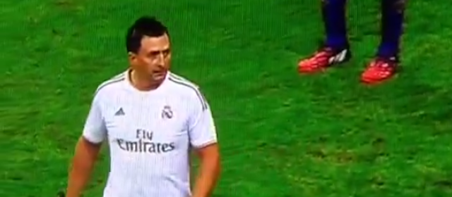 Il tizio vestito da Cristiano Ronaldo durante Real Madrid-Fiorentina