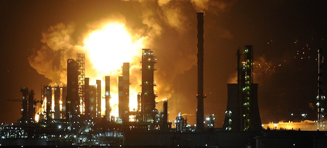 L’incendio alla raffineria a Milazzo – video